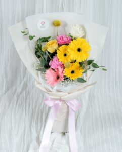 ช่อดอกเยอบีร่าและดอกกุหลาบจากร้าน Love You Flower